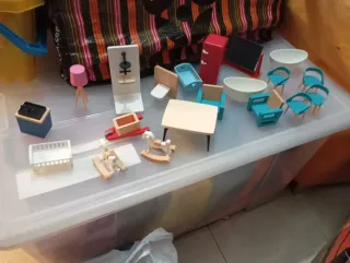 Mobiliario de juguete con accesorios