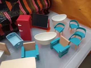 Mobiliario de juguete con accesorios