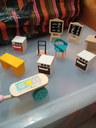 Mobiliario de juguete con accesorios