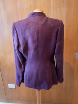 Chaqueta entallada burdeos mujer