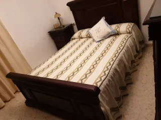 Muebles de comedor de madera oscura