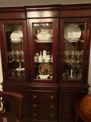 Muebles de comedor de madera oscura