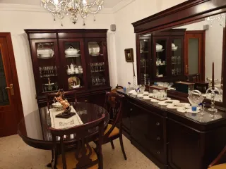 Muebles de comedor de madera oscura