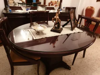 Muebles de comedor de madera oscura