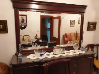 Muebles de comedor de madera oscura