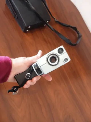 Cámara Super 8 Kodak Instamatic M24 + Maletín