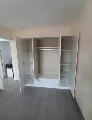 Camas completas armarios sofás todo nuevo