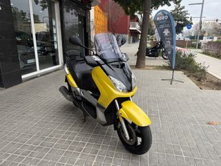 Yamaha Xmax 250cc Scooter Amarillo/Plata
