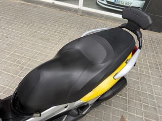 Yamaha Xmax 250cc Scooter Amarillo/Plata
