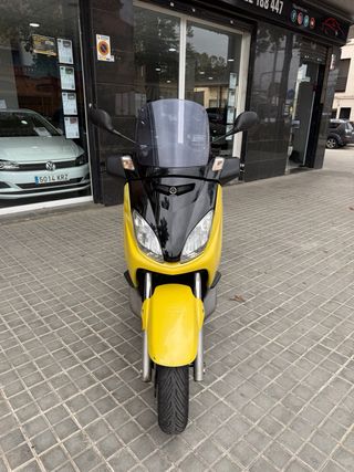 Yamaha Xmax 250cc Scooter Amarillo/Plata