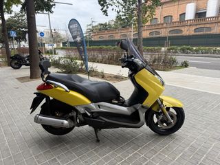 Yamaha Xmax 250cc Scooter Amarillo/Plata