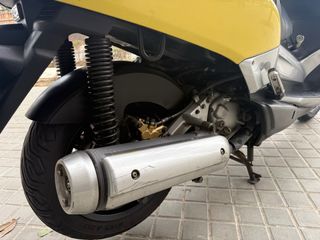 Yamaha Xmax 250cc Scooter Amarillo/Plata