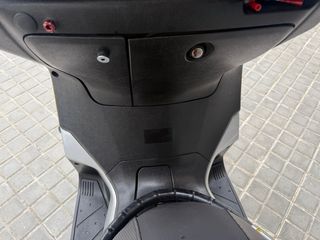 Yamaha Xmax 250cc Scooter Amarillo/Plata