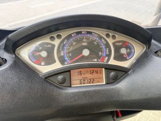 Yamaha Xmax 250cc Scooter Amarillo/Plata