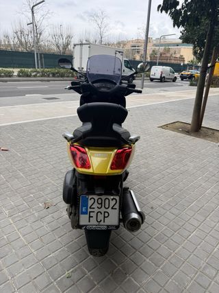 Yamaha Xmax 250cc Scooter Amarillo/Plata