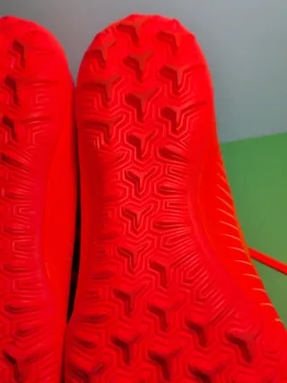 Botas fútbol Nike 44 naranja casi nuevas