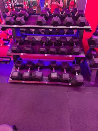 Soportes para mancuernas y discos