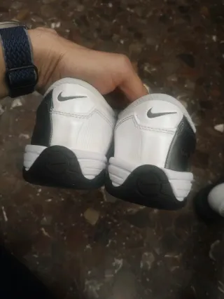 Zapatillas Nike Total 90 Negras y Blancas