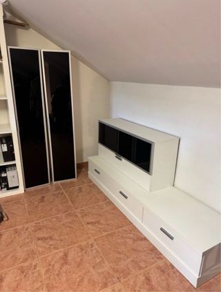 Mueble de salón blanco y negro