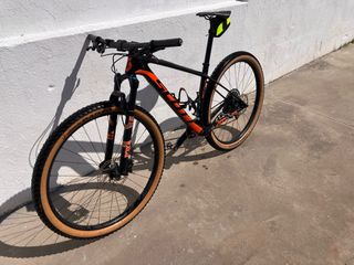 Bicicleta Scott Scale Carbono