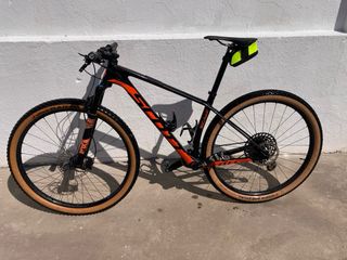 Bicicleta Scott Scale Carbono