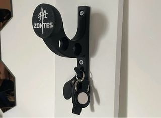 Soporte para colgar casco de moto