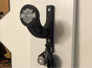 Soporte para colgar casco de moto