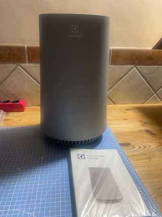 Purificador de aire Electrolux gris