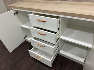Mueble cajonera blanco y madera
