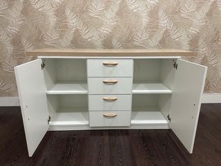 Mueble cajonera blanco y madera