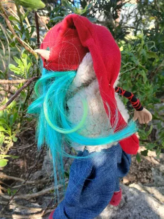 Duenda hecho a mano articulada 29cm de alto mide.