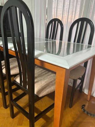 Mesa comedor extensible y 4 sillas