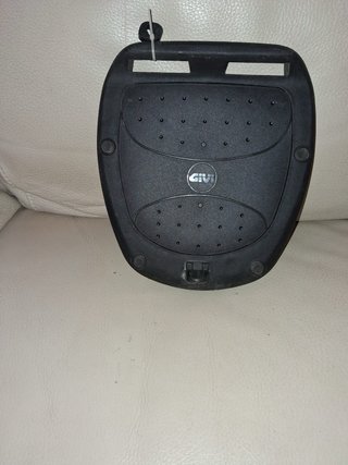 Baúl Givi Negro Monolock System