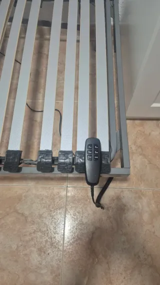 Cama articulada metálica