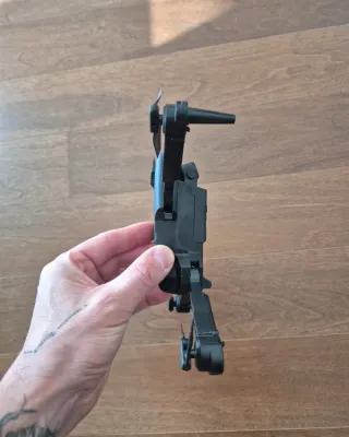 Drone plegable con mando y maletín de transporte.
