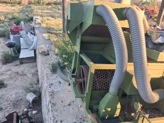 Máquina recolectora de avellanas