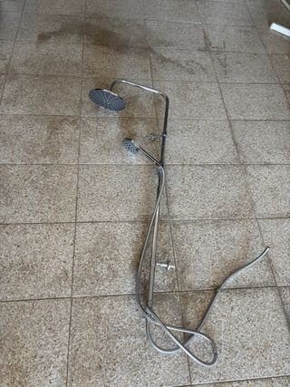 Barra Ducha Dos Salidas Negra y Plateada