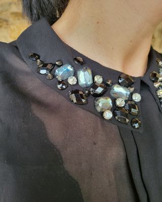 Vestido negro con pedrería