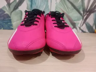 Botas de fútbol Adidas rosas talla 35