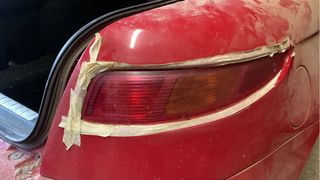 Paragolpes delantero y pilotos traseros