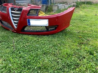 Paragolpes delantero y pilotos traseros