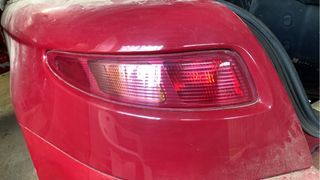 Paragolpes delantero y pilotos traseros