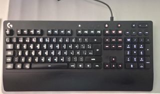 Teclado Gaming Logitech G213 RGB