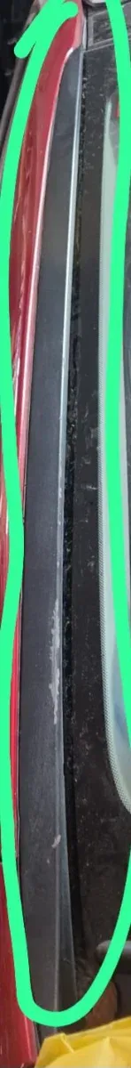 Moldura Plástico Negra y Roja