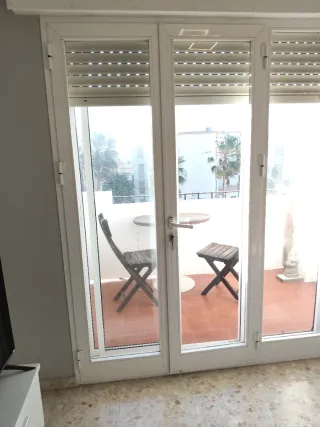 Puerta de aluminio para balcón