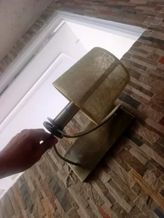 Lámpara de pared dorada y marrón más los dos apliq