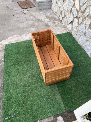 Fioriera rialzata in legno