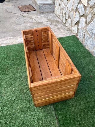 Fioriera rialzata in legno