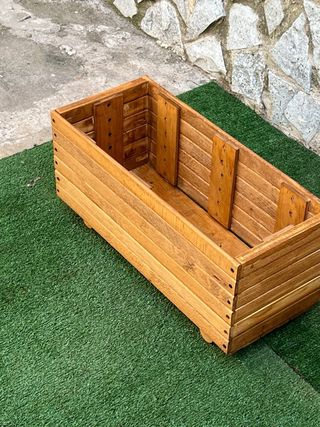 Fioriera rialzata in legno