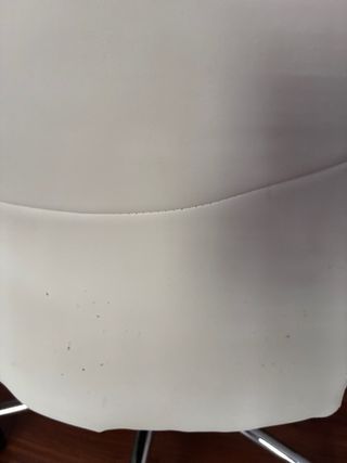 Silla de oficina ergonómica blanca